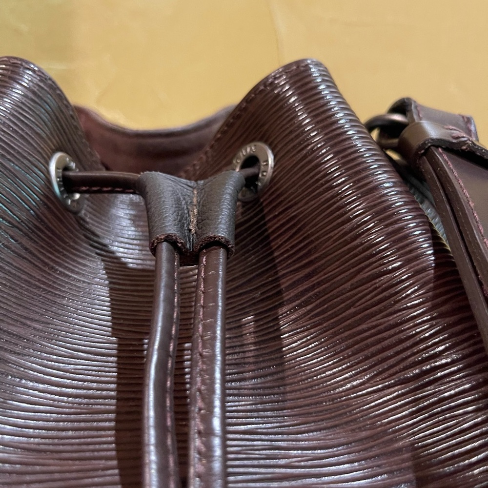 Louis Vuitton Noe. Petit Noe in Moka Rich Chocolate! Beautiful Pre Loved Bag! - Picture 5 of 16